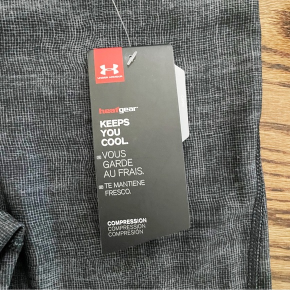 Under Armour - Cropped Leggings in Grey - Picture 6 of 8